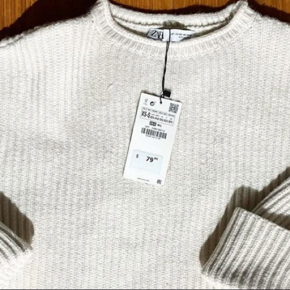 Very soft & comfy asymmetrical Zara sweater! Fits like a small/ medium - Picture 2 of 2